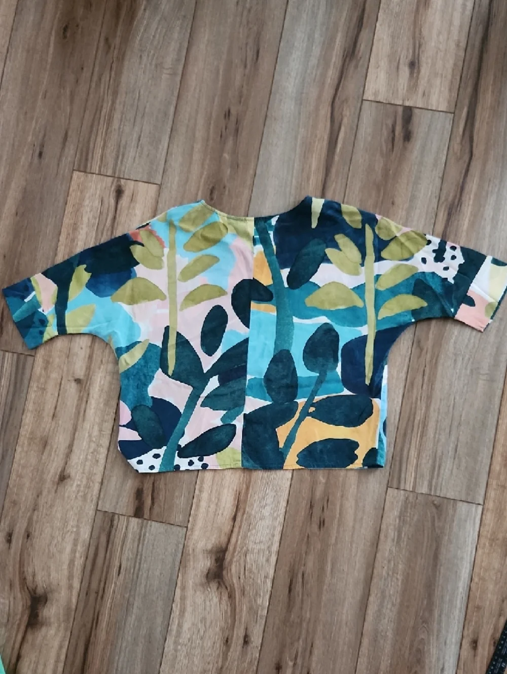 Variety Hour SILK Abstract Floral Boxy Crop Blue & Green Blouse Women's Size XS - Picture 6 of 7